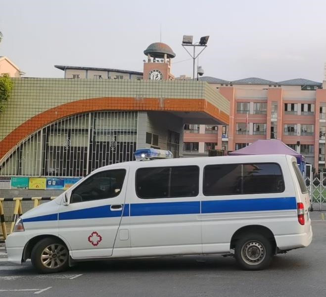 裕华救护车出租护送骨折病人一公里多少钱